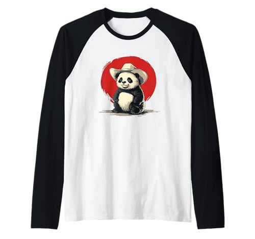 Junger Pandabär mit lustigem Cowboyhut für Erwachsene und Kinder Raglan von Panda Cowboy