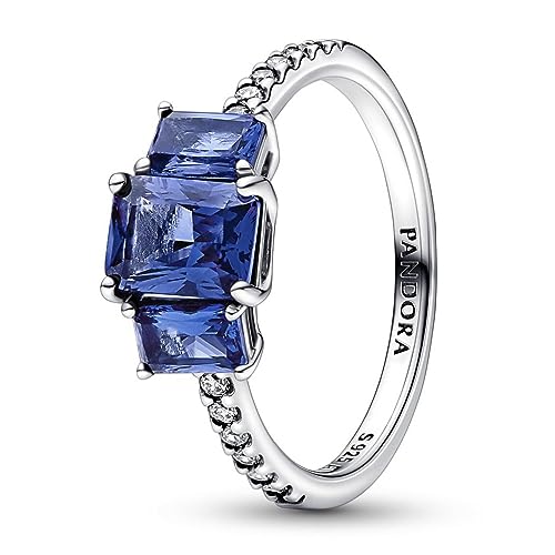 PANDORA Timeless Blauer Rechteckiger Funkelnder Drei-Stein-Ring aus Sterling-Silber mit Cubic Zirkonia, Gr. 50, 192389C01-50 von PANDORA