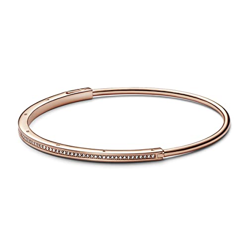 PANDORA Signature I-D Pavé Armreif in der Farbe Roségold aus rosévergoldeter Metalllegierung - Größe: 17.5 cm, 582313C01-2 von PANDORA