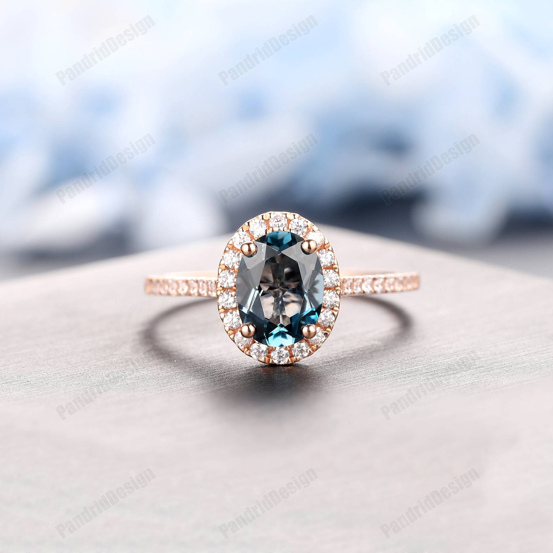 14K Gold Blautopas Ring, Einzigartige Halo Topas Oval Cut 1.50Ct Natürlichen London Verlobungsring, Geburtstagsgeschenke von PandridDesign