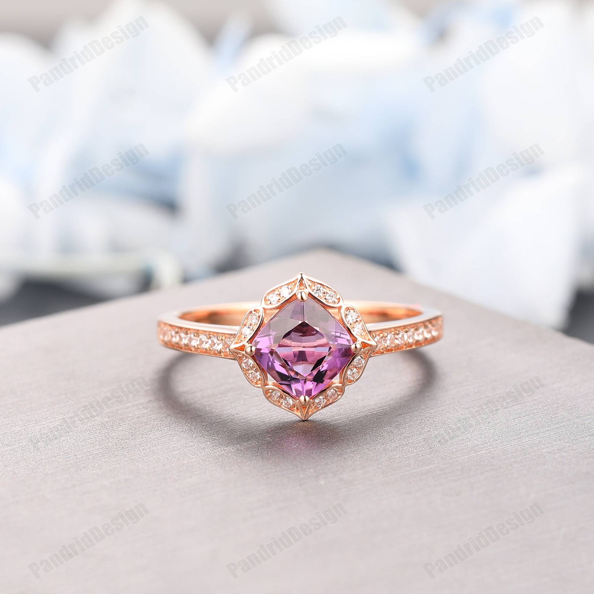 Amethyst Verlobungsring, Ehering Im Kissenschliff 6mm, Halbe Ewigkeit Einfache Hochzeit Versprechen Ring, Lila Edelstein Geschenk Für Sie von PandridDesign