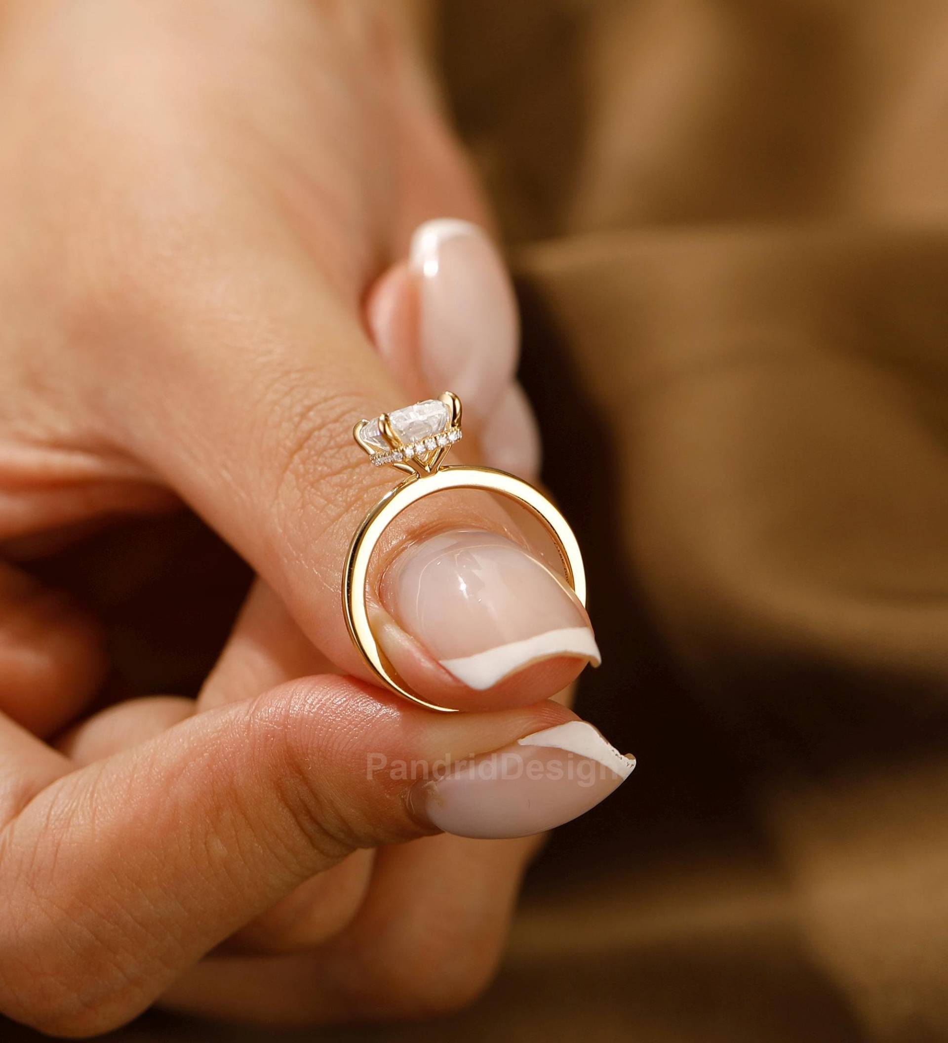 Ausgezeichneter Strahlender Moissanite Verlobungsring 6 X 8 Mm, Solider 14K Gelbgold Lab Diamanten Ring, Einzigartiger Täglicher Frauen Ehering von PandridDesign