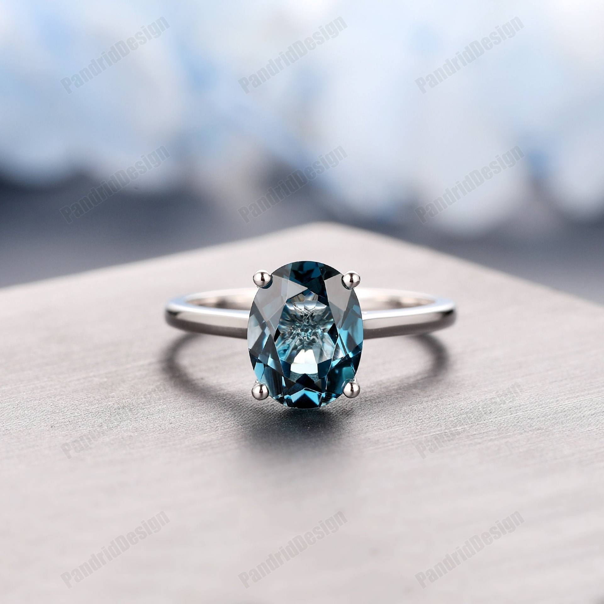 Blauer Topas Geburtsstein Ring, 7 X 9 Mm Ovalschliff Natürlicher Verlobungsring, 14K Gold Versprechensring, Solitär Ring von PandridDesign