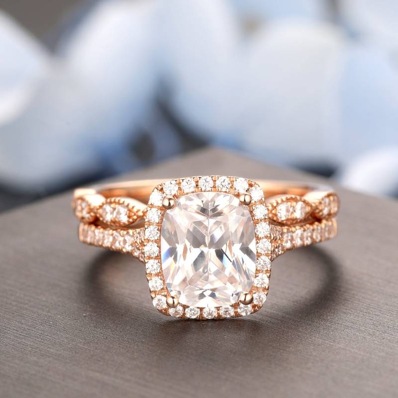 Hochzeit Braut Set, Lange Moissanit Ringset 2.0Ct, 14K Rose Gold 7 X 8 Mm Simulierte Diamant Versprechen Ring Art Deco Milgrain Band von PandridDesign