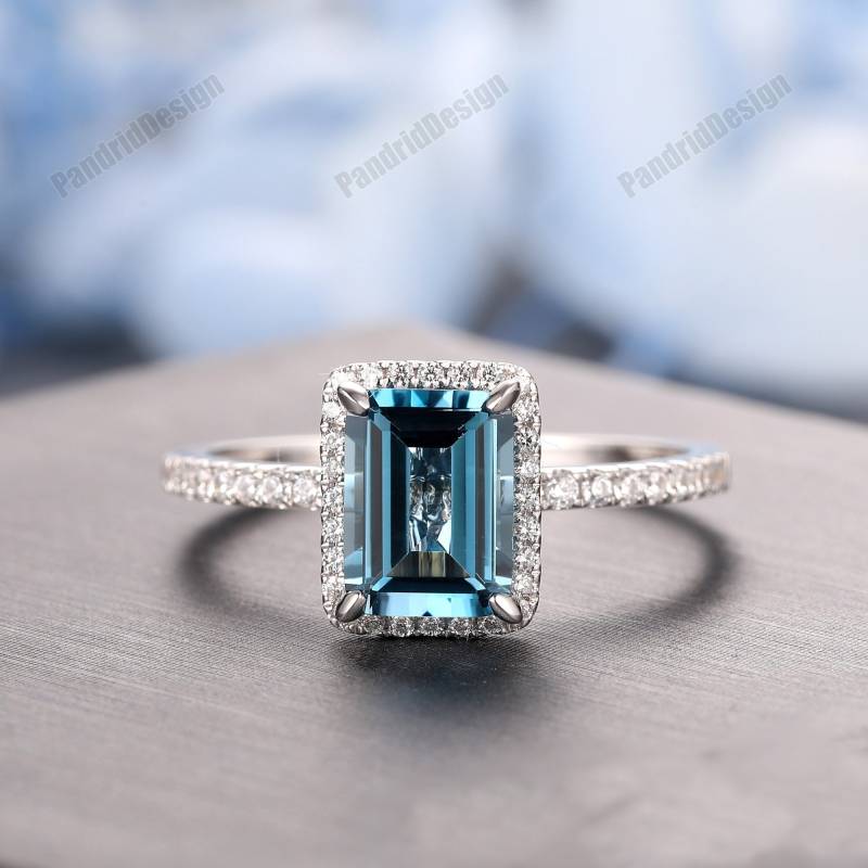 Jubiläumsring, 6 X 8 Mm Smaragdschliff Natürlicher London Blauer Topas Ring, 14K Solid Gold 2 Karat Handgefertigter Benutzerdefinierter Ehering von PandridDesign