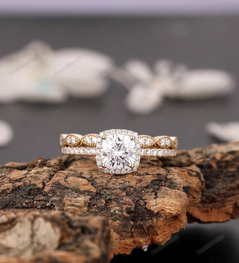 Milgrain Art Deco Braut Set, 1.10Ct Kissenschliff 6 Mm Simulierter Diamant Ring, Pave Set Moissanite Ehering, Solid Gold Verlobungsring von PandridDesign