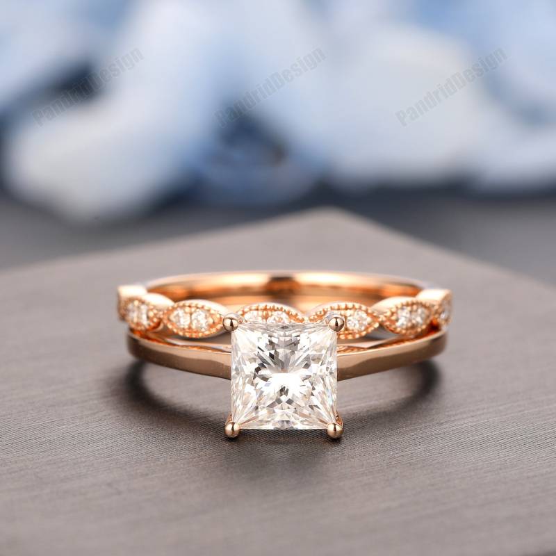 Passendes Band, Princess Cut 6mm Simulierter Diamant Ring, Moissanit Hochzeit Set, 14K Gold Uni Band Brautring Set von PandridDesign