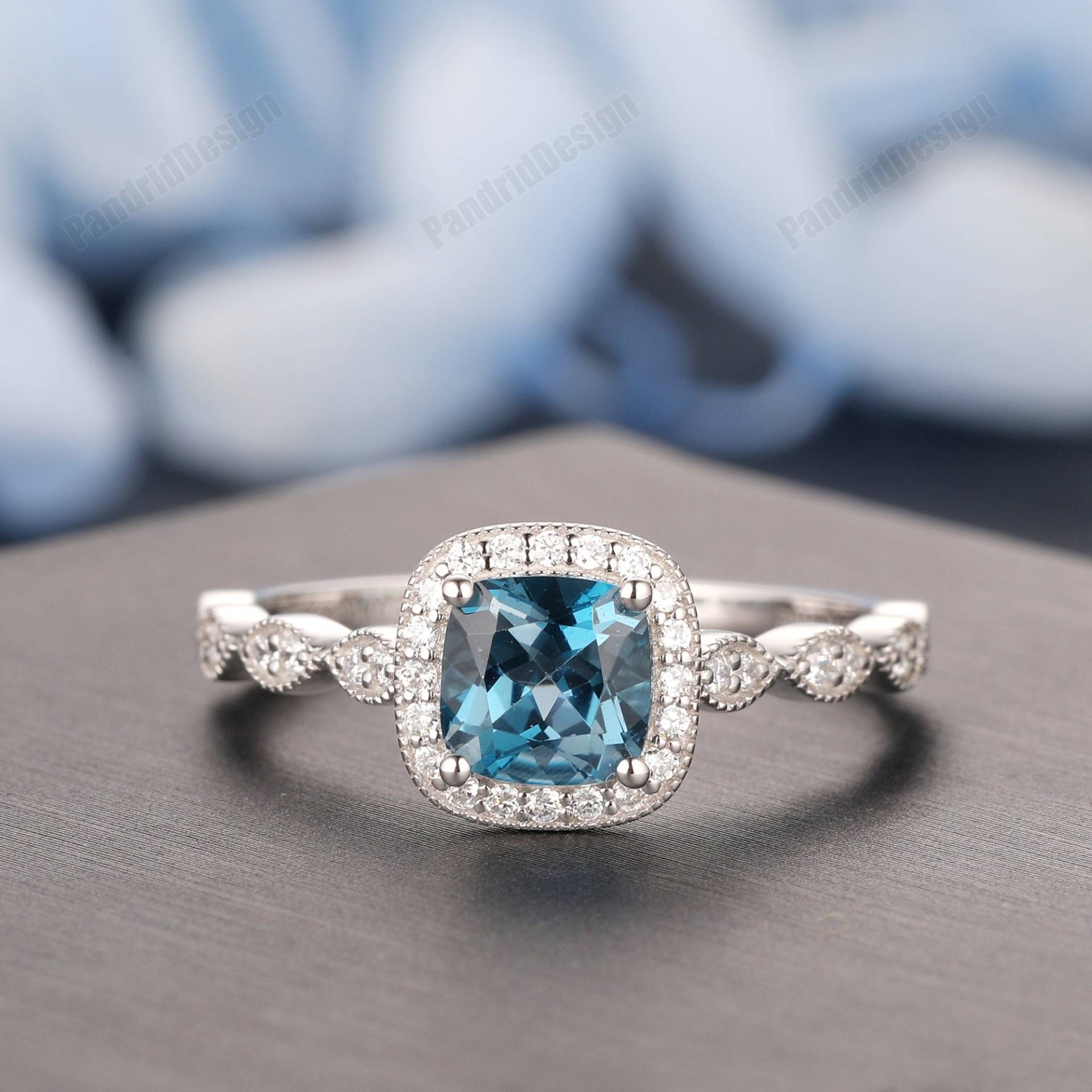 Topas Verlobungsring, 6mm Kissenschliff Natürlicher London Blauer Ring, Art Deco Weißgold Jubiläumsring von PandridDesign