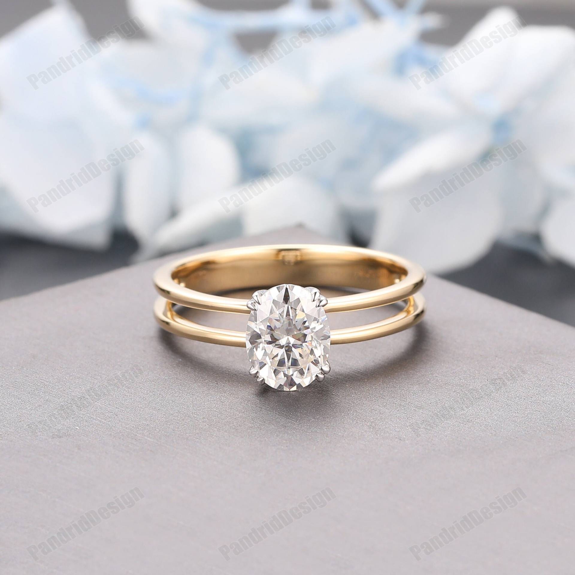 Valentinstag Geschenk, Zwei Ton Fancy Frauen Ring, 2.0Ct Oval 7x9mm Moissante Simulierte Diamant Verlobungsringe, 14K Solid Gold 2 Ring von PandridDesign