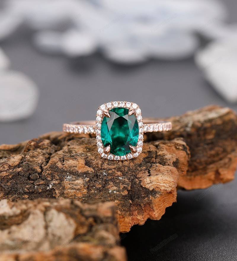 Verlobungsring, Halo 7 X 9 Mm Ovalschliff Smaragdring, Ehering, Massiver 14K Goldring, Art Deco Grüner Smaragd Mai Brithstone Edelsteinring von PandridDesign