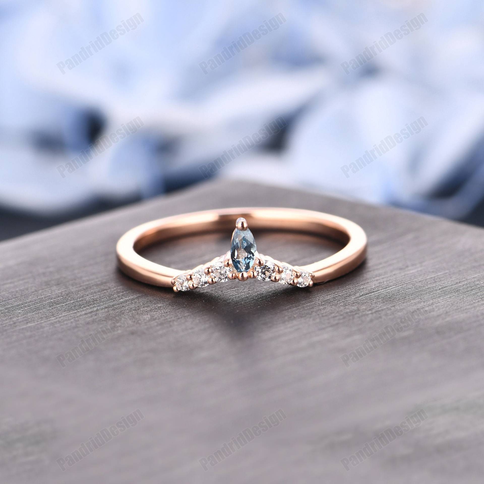 Vintage Blauer Edelstein Ring Enhancer, Topas Ring, Rose Gold Natur London Blue Topaz Stapelring, Tiara Hochzeitsband, Versprechen Frauen von PandridDesign