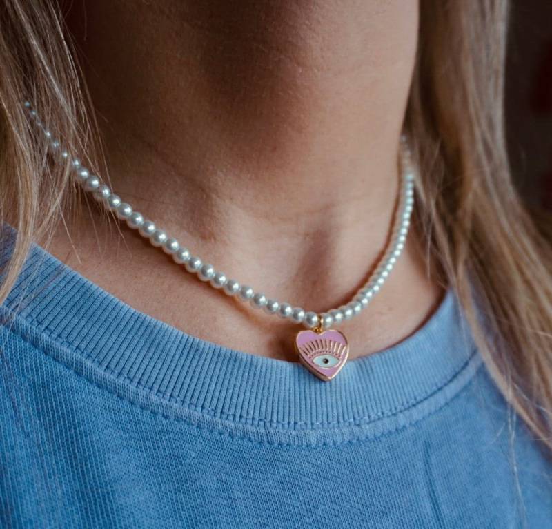 Perlenkette Mit Verschiedenen Anhängern von PangeaJewelryDE