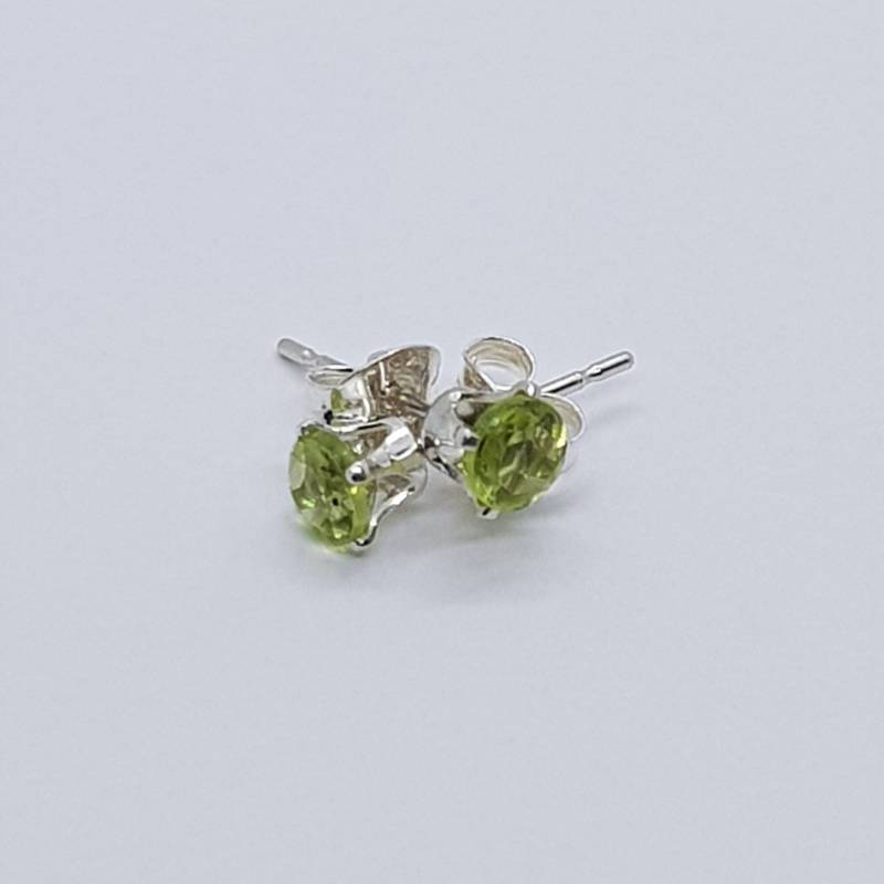 Runde Facettierte Sterling Silber Peridot Ohrstecker Runde Facettierte Sterling Silber Peridot Ohrstecker von PangolinCreations