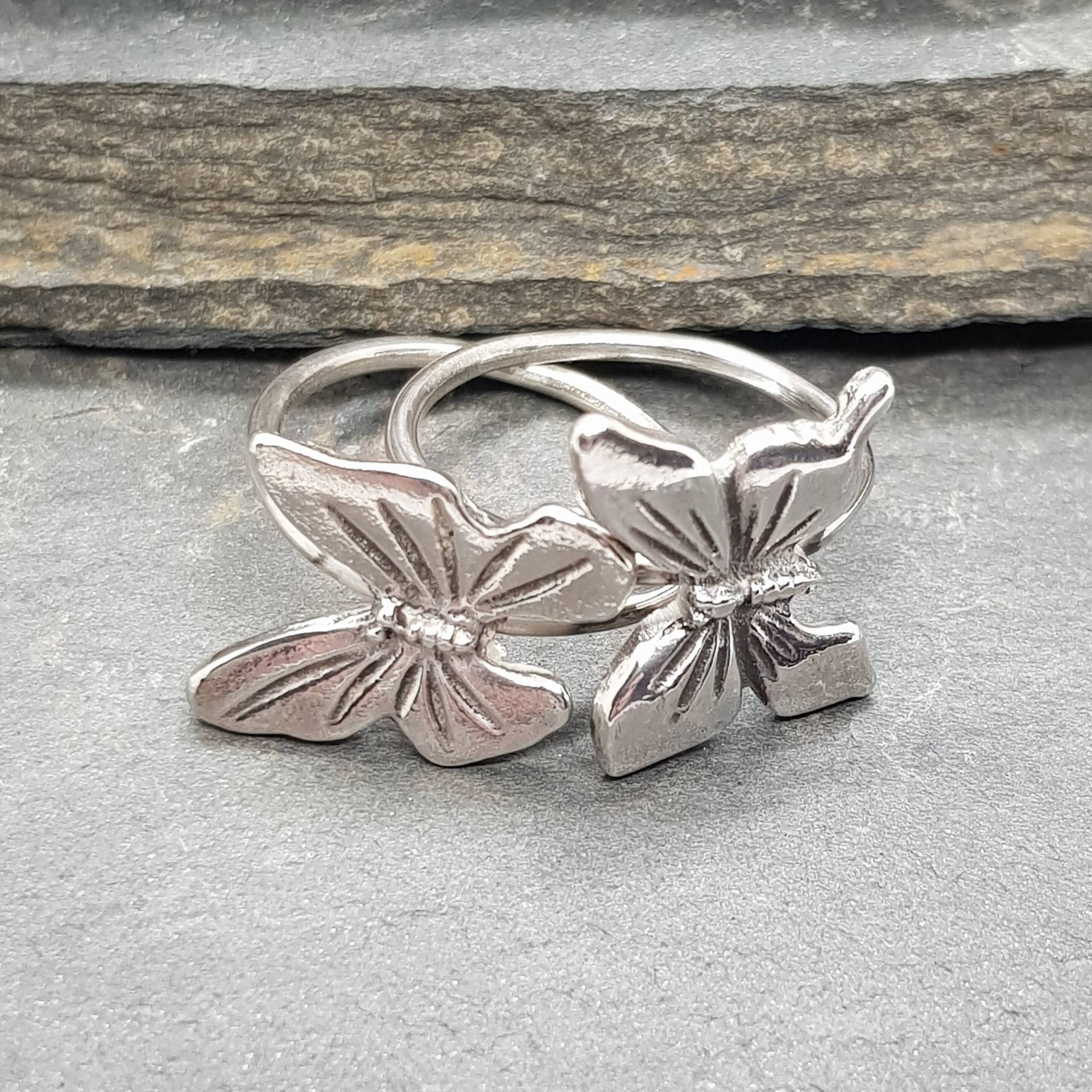 Sterling Silber Schmetterling Stapelring Sandguss Midi Ring Sterling Silber Schmetterling Stapelring Sandguss Midi Ring von PangolinCreations