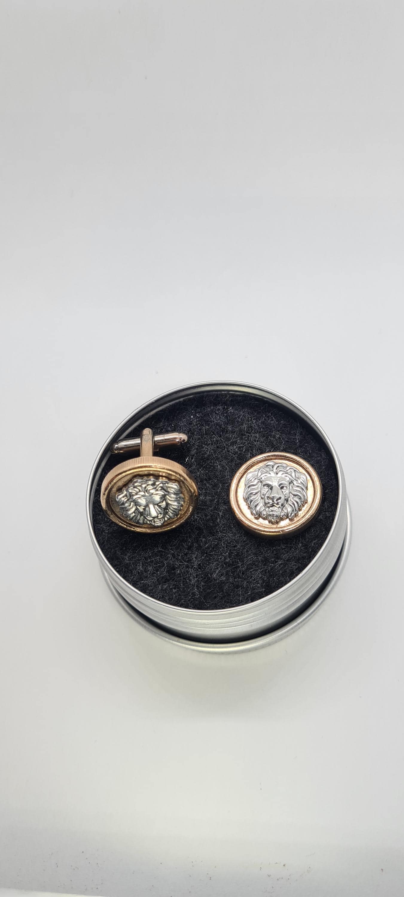 Manschettenknöpfe Aus Zinn Löwe Motive Mit Aufbewahrungsbox Aluminium, Rund, Hochzeit, Tanzparty, Business, Selbst Hand Gegossen von Pangun