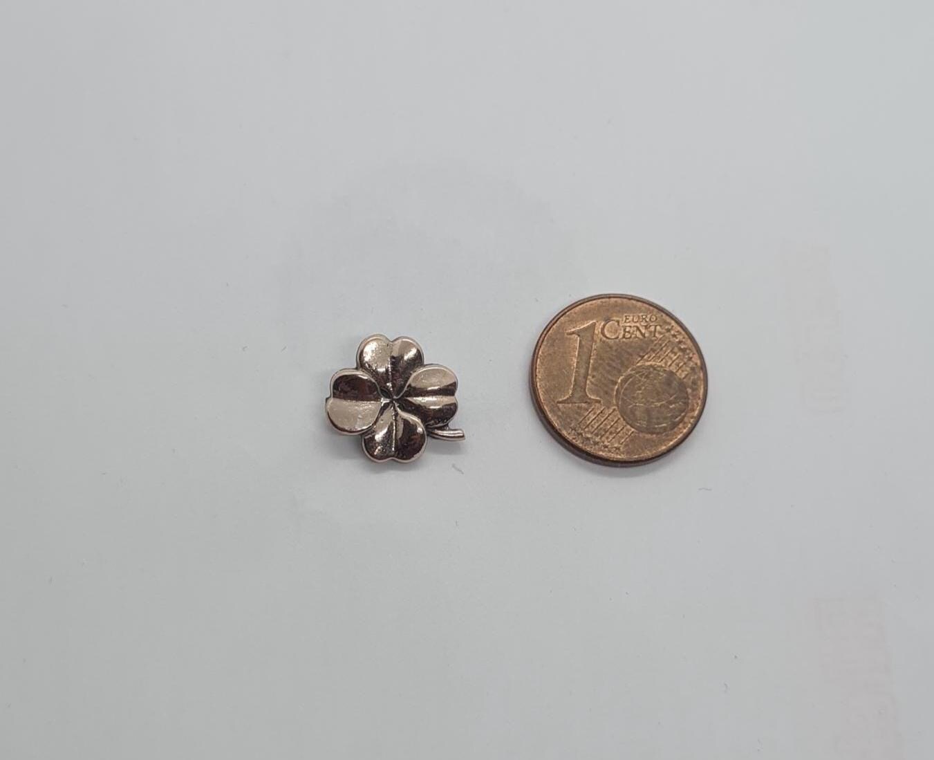 Mini Vierblättriges Kleeblatt Anstecknadel Ca. 10mm in Durchmesser| Vergoldet | Handgegossen Schmetterlingsverschluss von Pangun