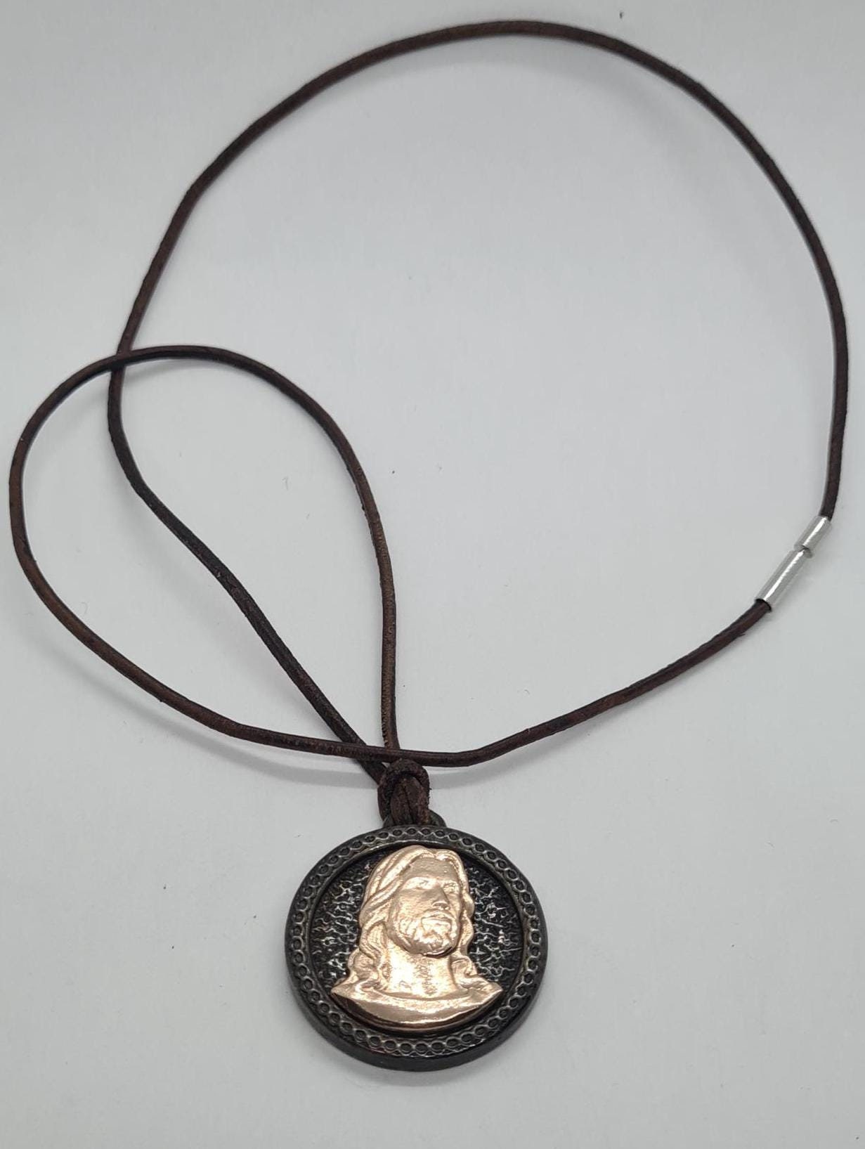 Relief Medaillon 24 Karat Vergoldet, Leder Halskette . Modeschmuck Handgefertigt, Anhänger Ist Blei - Und Nickelfrei von Pangun