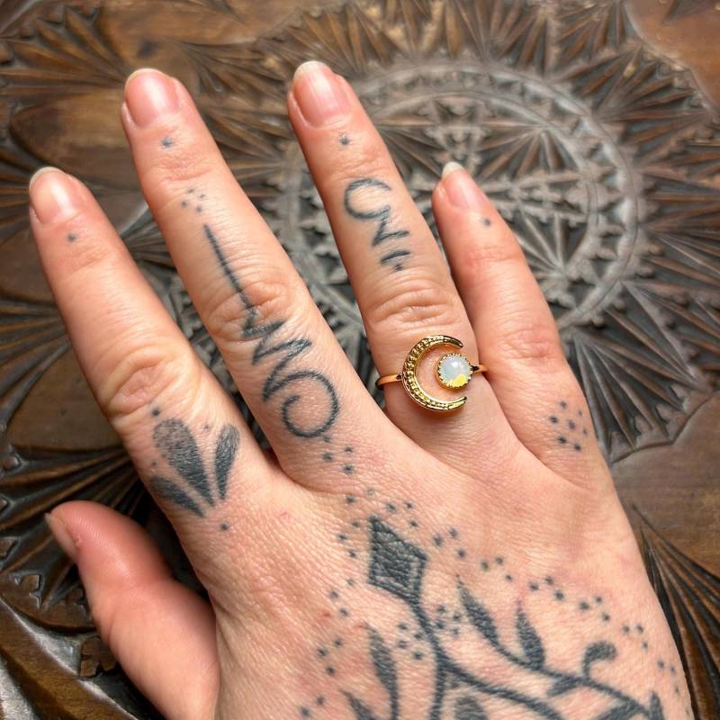 Spiritueller Vergoldeter Ring Mit Mond Und Mondstein Spiritueller Vergoldeter Ring Mit Mond Und Mondstein von PanicQueenCreation