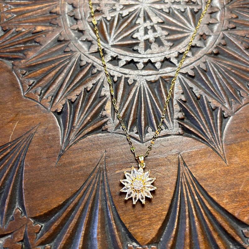 Vergoldete Sonnenblumen Kette Vergoldete Sonnenblumen Kette von PanicQueenCreation