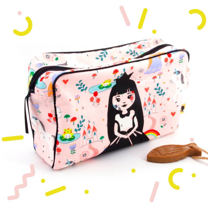Baby, Kind, Handgemachte Toilette Kit, Geburtsgeschenk, Große Reißverschluss-Öffnung, Märchenstoff, Prinzessin Muster, 24x8x16 cm von PaniesFollies