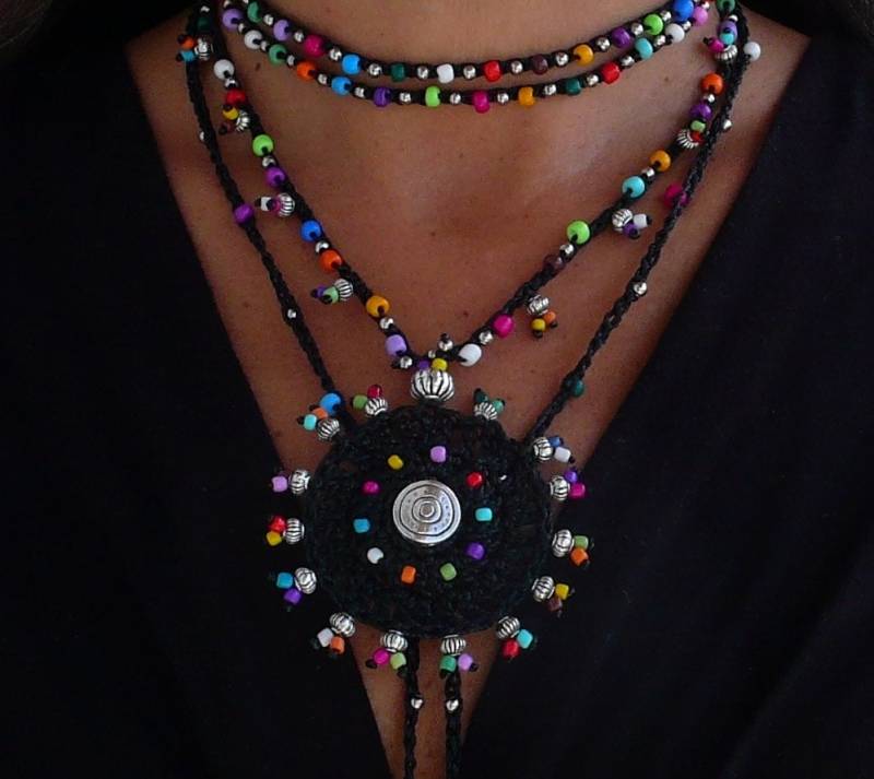 Mandala Häkelkette Schwarz Boho Perlenschmuck von PanoParaTanto