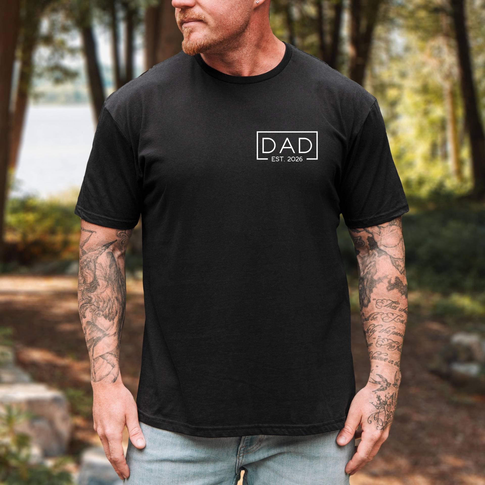Dad Est 2026 Shirt 2025 2024 New Logo T-Shirt von PapaMoDesign