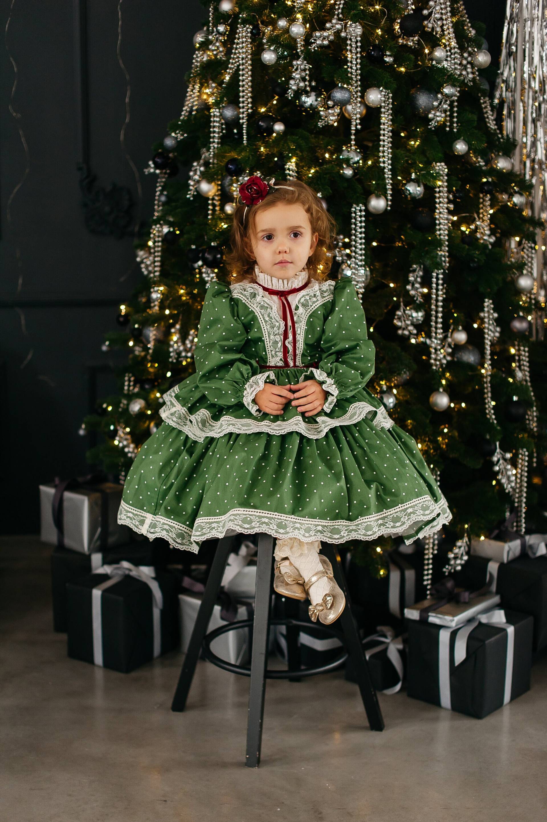 Grünes Weihnachtskleinkindkleid Mit Kragen Und Gürtel, Gepunktetes Festliches Babykleid, Urlaubskostüm, 1.geburtstags-Party-Outfit von PapaPandaFamily