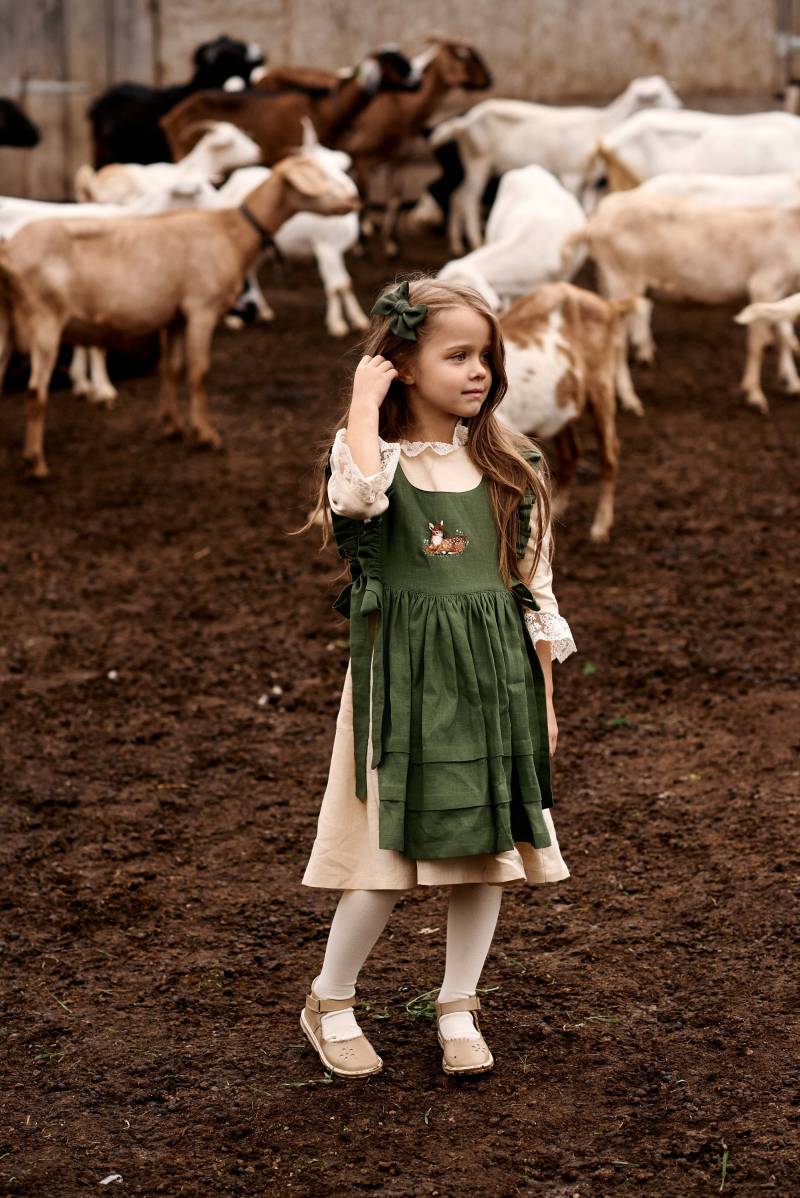 Leinen Vintage Kleid Für Baby Mädchen, Ethno Set Schürze Und Sonnenkleid Mit Gesticktem Reh von PapaPandaFamily
