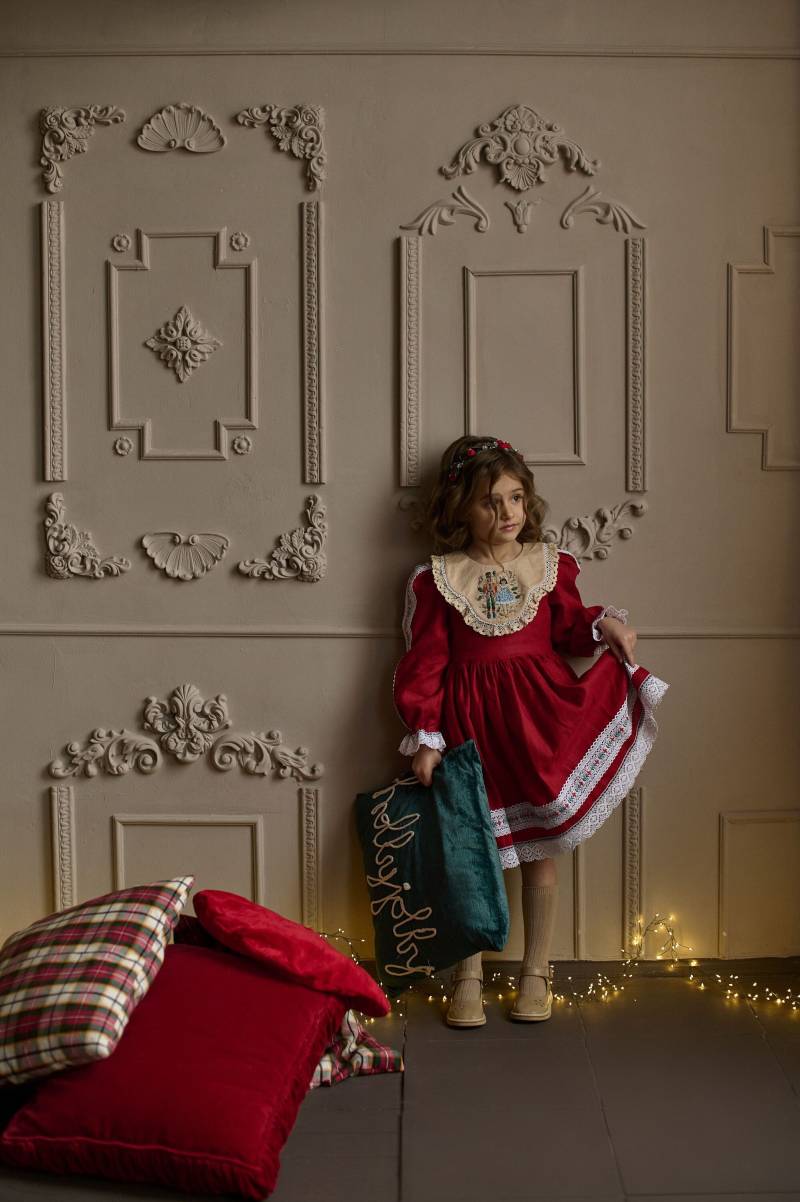 Nussknacker Weihnachten Babykleid, Naturleinen Kleid Mit Handgemachter Stickerei von PapaPandaFamily