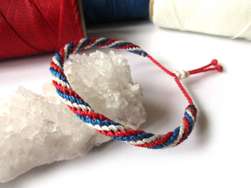 Blau Rot & Weiß Freundschaft Armband/Frankreich Holland Flagge/Unisex Runde Schnur Armband Handgefertigt/Geflochten Mit Gewachstem Strings + Knoten Blau Rot & Weiß Freundschaft Armband/Frankreich Holland Flagge/Unisex Runde Schnur Armband Handgefertigt/Geflochten Mit Gewachstem Strings + Knoten von PapachoCreations