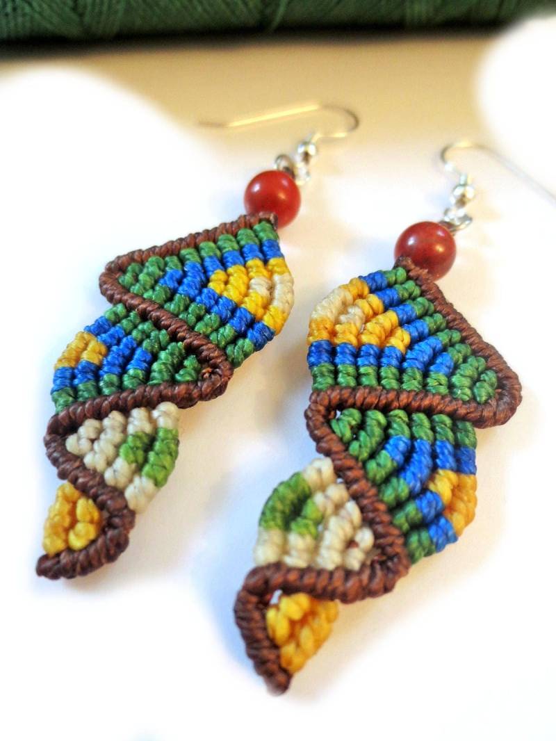 Brasilien Farben Makramee Ohrringe Mit Rotem Jaspis Steinperlen Handmade Creation Brasilien Farben Makramee Ohrringe Mit Rotem Jaspis Steinperlen Handmade Creation von PapachoCreations