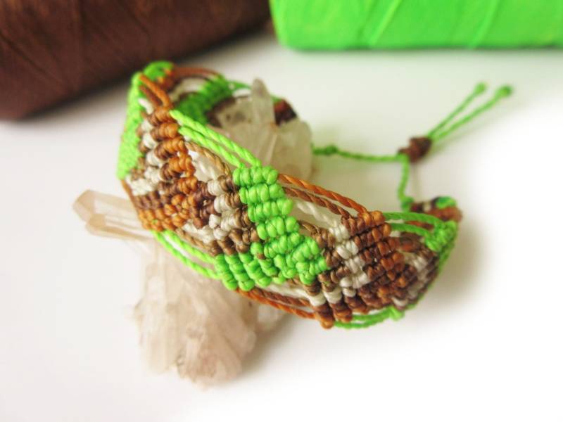 Fluo Grün Weiß & Braun Orange Makramee Freundschaft Armband Handgemacht Surf Boho Papacho Creations. Unisex Und Wasserdicht von PapachoCreations