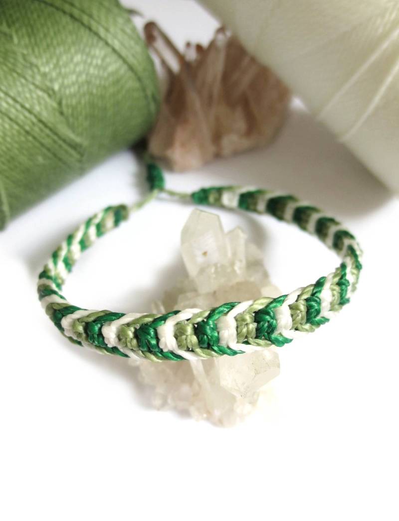 Freundschaftsarmband Green Olive/Wald & Weiß/Boho/Surf/Unisex Flat Cord Armband Handgemacht/Geflochten Mit Strings Réf.3Ppvertvertblanc Freundschaftsarmband Green Olive/Wald & Weiß/Boho/Surf/Unisex Flat Cord Armband Handgemacht/Geflochten Mit Strings Réf.3Ppvertvertblanc von PapachoCreations