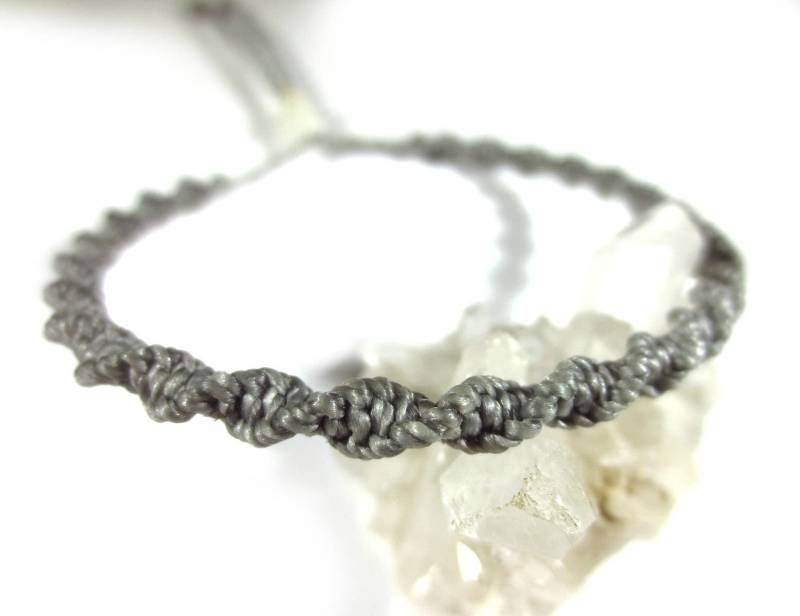 Grau-Freundschaft Armband/Unisex Spiral Armband Handgefertigt/Geflochtene Schnur Mit Makrameknoten. Verstellbare Schiebeknoten. Réf.ps208 Grau-Freundschaft Armband/Unisex Spiral Armband Handgefertigt/Geflochtene Schnur Mit Makrameknoten. Verstellbare Schiebeknoten. Réf.ps208 von PapachoCreations