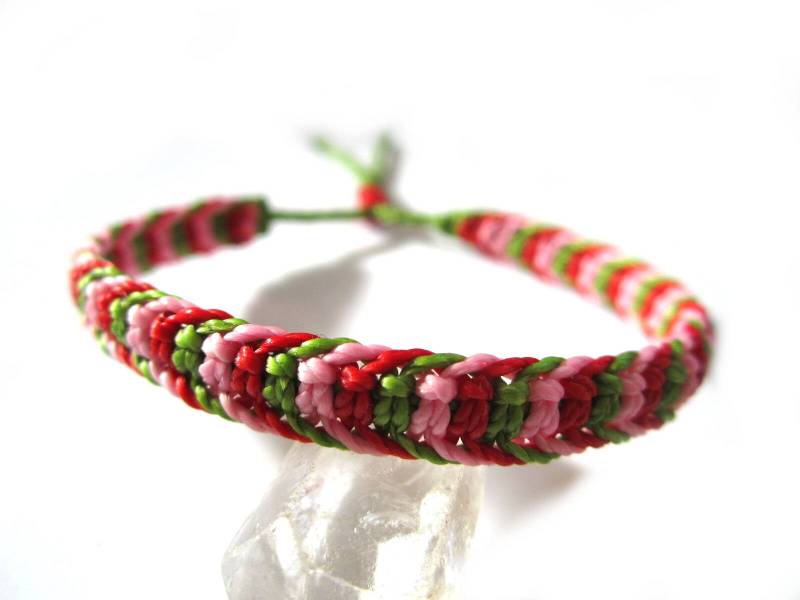 Grün Rot & Hell Rosa Freundschaft/Boho Armband Knoten Makramee Handgemacht Grün Rot & Hell Rosa Freundschaft/Boho Armband Knoten Makramee Handgemacht von PapachoCreations