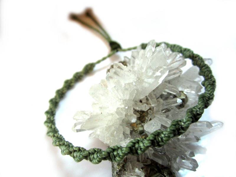 Grüne Olive Freundschaft Armband/Bohemian/Surf Runde Spirale Armband Handgefertigt/Gewebt/Geflochten Polyestergarn Mit Makramee Knoten Réf.ps90 Grüne Olive Freundschaft Armband/Bohemian/Surf Runde Spirale Armband Handgefertigt/Gewebt/Geflochten Polyestergarn Mit Makramee Knoten Réf.ps90 von PapachoCreations