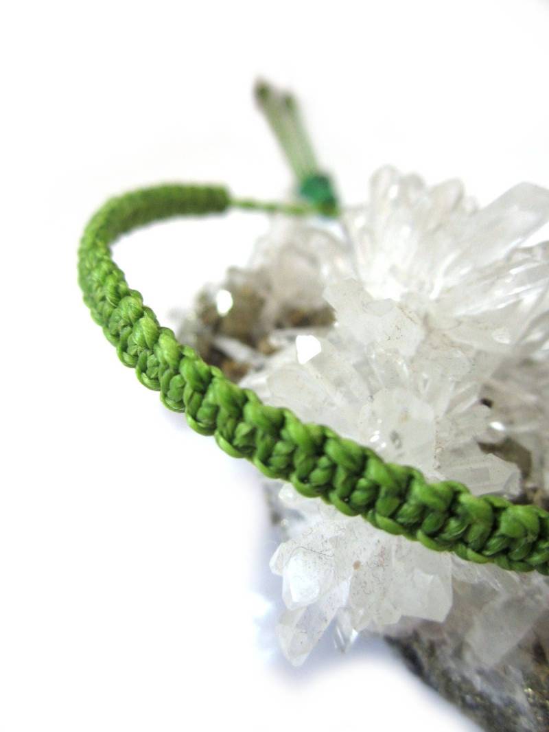 Grüner Apfel Flach Freundschaft Armband/Bohemian/Surf Dünnes Armband Handgefertigt/Gewebt/Geflochten Polyestergarn Mit Makramee Knoten Réf.pp352 Grüner Apfel Flach Freundschaft Armband/Bohemian/Surf Dünnes Armband Handgefertigt/Gewebt/Geflochten Polyestergarn Mit Makramee Knoten Réf.pp352 von PapachoCreations