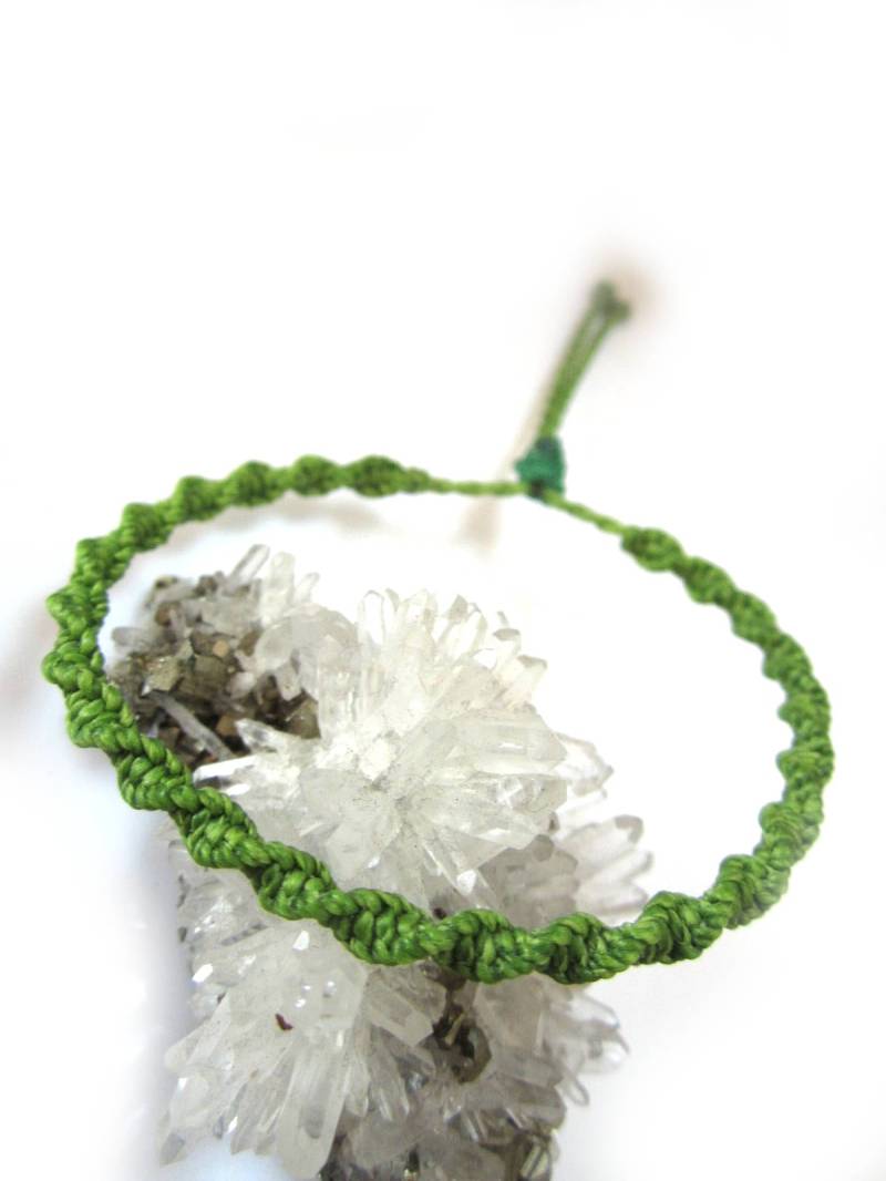 Grüner Apfel Freundschaft Armband/Bohemian/Surf Runde Spiralarmband Handarbeit/Gewebt Geflochtene Gewachste Kordeln Mit Makramee Knoten Réf.ps352 Grüner Apfel Freundschaft Armband/Bohemian/Surf Runde Spiralarmband Handarbeit/Gewebt Geflochtene Gewachste Kordeln Mit Makramee Knoten Réf.ps352 von PapachoCreations