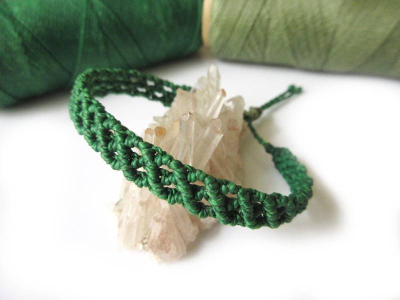 Grünes Makramee Freundschaft Boho Armband Handgemacht Mit Gewachsten Fäden. Wasserdicht Unisex Und Verstellbar Grünes Makramee Freundschaft Boho Armband Handgemacht Mit Gewachsten Fäden. Wasserdicht Unisex Und Verstellbar von PapachoCreations