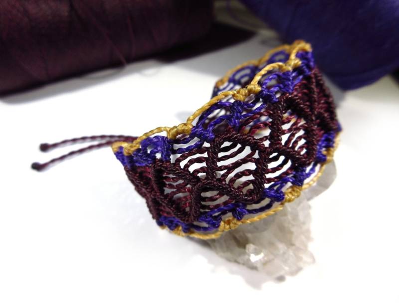 Lila Aubergine & Beige/stroh Makramee Freundschaft Boho Armband Handgemacht Mit Gewachsten Fäden. Wasserdicht Unisex Und Verstellbar Lila Aubergine & Beige/stroh Makramee Freundschaft Boho Armband Handgemacht Mit Gewachsten Fäden. Wasserdicht Unisex Und Verstellbar von PapachoCreations