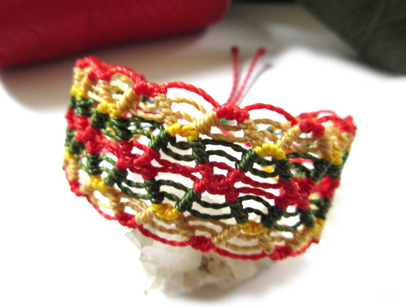 Makramee Armband Gelb Grün Rot & Beige Handgemacht/Gewebt/Geflochten Mit Gewachsten Fäden Makramee Armband Gelb Grün Rot & Beige Handgemacht/Gewebt/Geflochten Mit Gewachsten Fäden von PapachoCreations