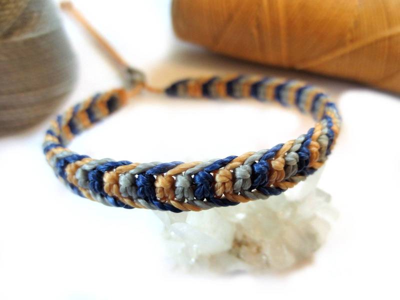 Marine Blau Grau/Grau & Beige/stroh Freundschaftsarmband/Boho/Armband Handgemacht Mit Wachsschnur Und Makramee Knoten. Verstellbarer Schiebeknoten Marine Blau Grau/Grau & Beige/stroh Freundschaftsarmband/Boho/Armband Handgemacht Mit Wachsschnur Und Makramee Knoten. Verstellbarer Schiebeknoten von PapachoCreations