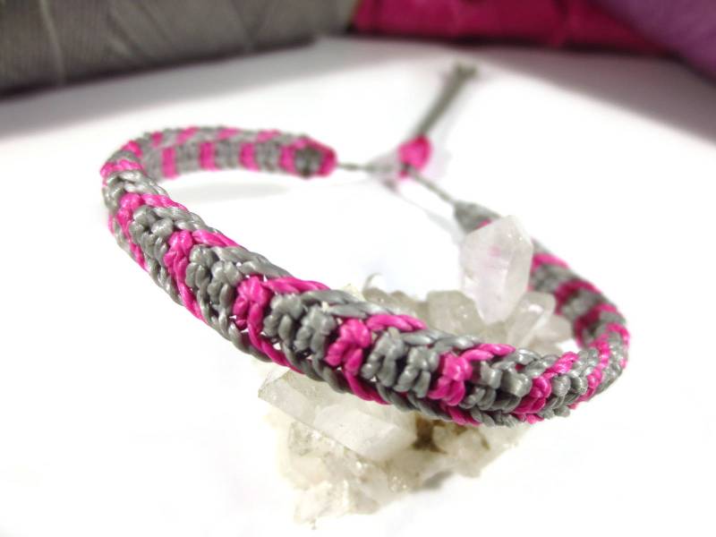 Rosa Fuchsia & Grau Freundschaft Boho Armband Makramee Handmade Réf.3Ppgrisgrisfuch Rosa Fuchsia & Grau Freundschaft Boho Armband Makramee Handmade Réf.3Ppgrisgrisfuch von PapachoCreations