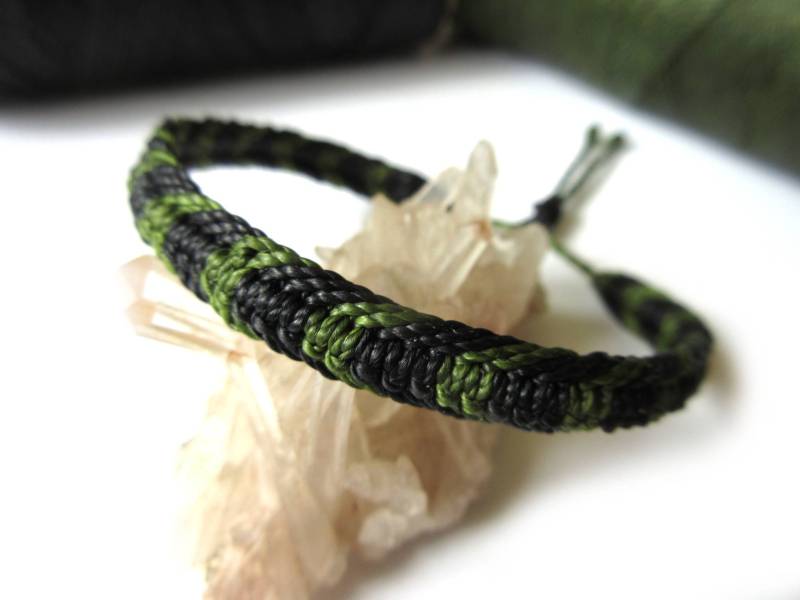 Schwarz & Armeegrün Freundschaftsarmband Boho/Armband Handgemacht/Gewebt/Geflochten Mit Wachsschnüren Verstellbarer Schiebeknoten. Réf.3Ppkakinoir Schwarz & Armeegrün Freundschaftsarmband Boho/Armband Handgemacht/Gewebt/Geflochten Mit Wachsschnüren Verstellbarer Schiebeknoten. Réf.3Ppkakinoir von PapachoCreations