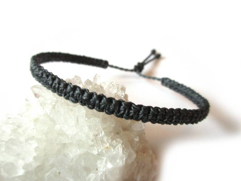 Sehr Dunkles Anthrazit Freundschaft Armband/Unisex Flache Armband Handgefertigt/Geflochten Mit Wachsschnur & Makrameknoten. Schiebeknoten. Réf.pp474 Sehr Dunkles Anthrazit Freundschaft Armband/Unisex Flache Armband Handgefertigt/Geflochten Mit Wachsschnur & Makrameknoten. Schiebeknoten. Réf.pp474 von PapachoCreations