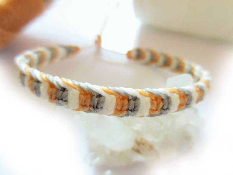 Weiß Grau Beige/stroh Freundschaftsarmbandboho/Surf/Unisex Flacharmband Handgemacht/Geflochten Mit Gewachsten Schnüren Réf.3Ppbeiblancgris Weiß Grau Beige/stroh Freundschaftsarmbandboho/Surf/Unisex Flacharmband Handgemacht/Geflochten Mit Gewachsten Schnüren Réf.3Ppbeiblancgris von PapachoCreations
