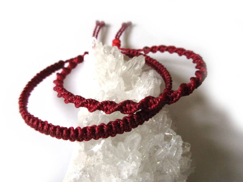 x2 Dunkel Rot Freundschaft Armbänder/Bohemian/Kabbalah Flach Und Spirale Armbänder Makramee Handgefertigt/Gewebt/Geflochten Mit Gewachster Schnur x2 Dunkel Rot Freundschaft Armbänder/Bohemian/Kabbalah Flach Und Spirale Armbänder Makramee Handgefertigt/Gewebt/Geflochten Mit Gewachster Schnur von PapachoCreations