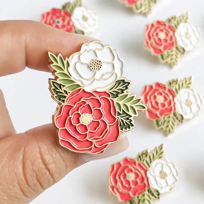 Irene Floral 18K Vergoldete Emaille Anstecknadel von PaperAnchorCo