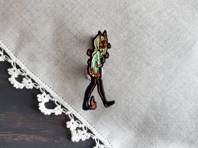 Ember Witch Lowbrow Feuer Emaille Pin Ember Witch Lowbrow Feuer Emaille Pin von PaperHaunt