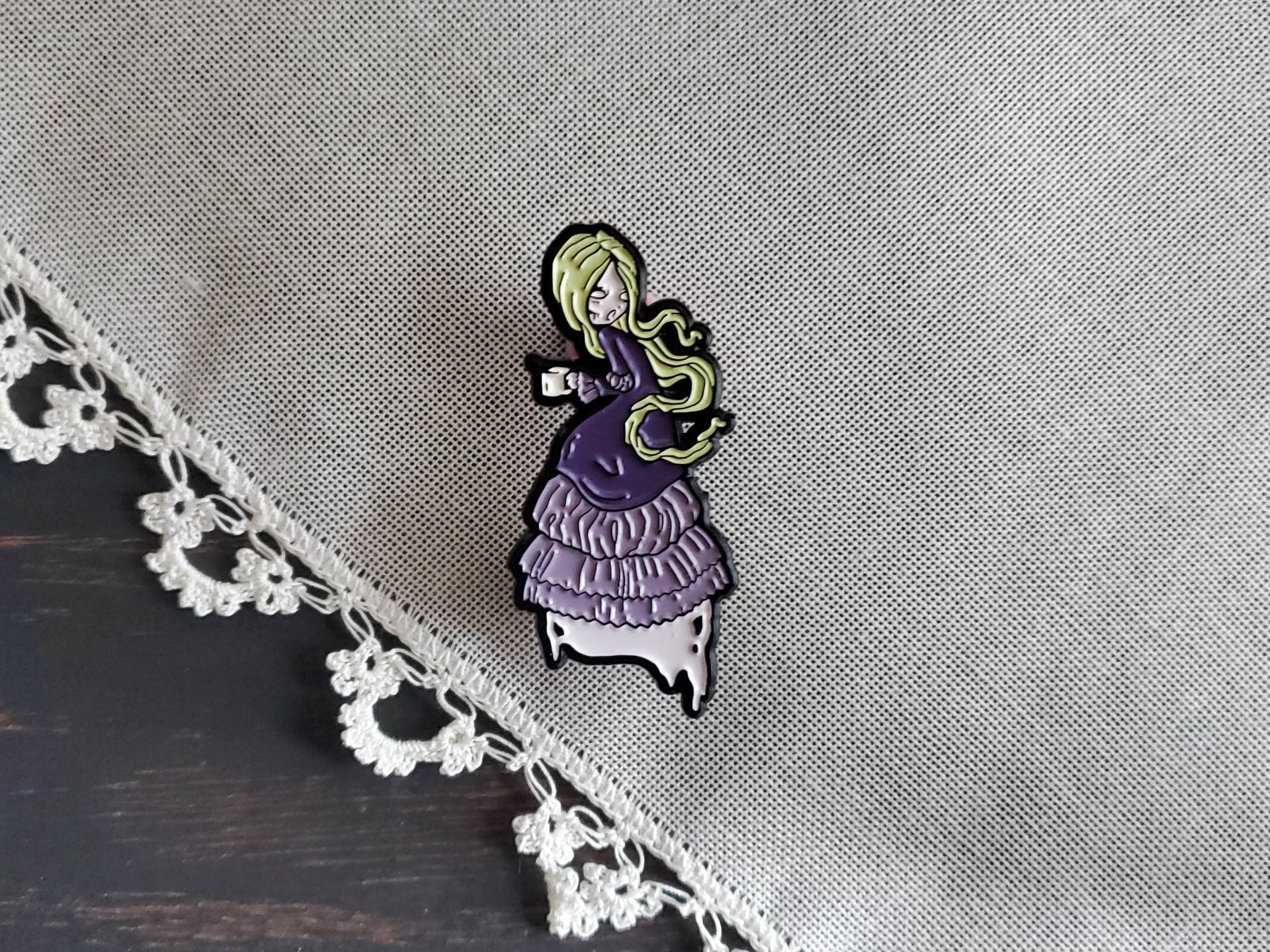 Trauerbraun Banshee Kaffee Geist Pin Trauerbraun Banshee Kaffee Geist Pin von PaperHaunt